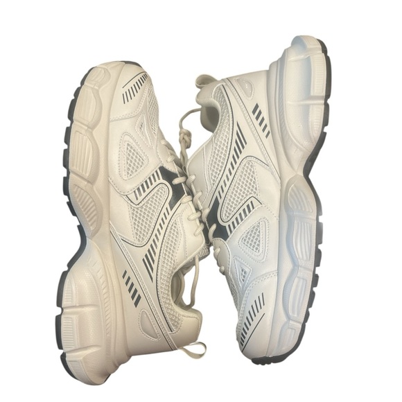 Burness Chunky Sneaker Size 11 Off White Black Lace Up Comfort Insole Athleisure - Picture 6 of 14